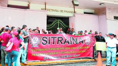 Los empleados del INA tuvieron que presionar en Finanzas para que se les paguen los sueldos de tres meses.