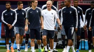 El seleccionador Didier Deschamps prepara un once temible para enfrentar a Argentina en octavos de final. Fotos AFP