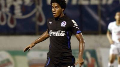 Carlos Pavón Jr. en su partido debut con el Olimpia ante el Platense. Foto Delmer Martínez