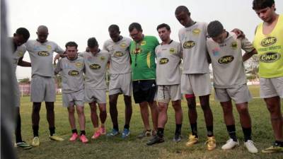 Los futbolistas del Parrillas One durante el entrenamiento de este miércoles.