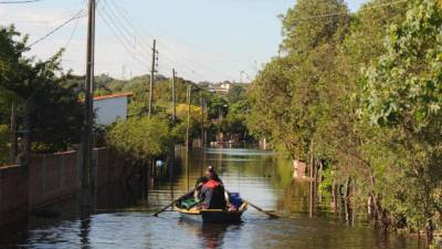 Pese al inicio del verano en Sudamérica, un temporal mantiene bajo el agua a varias comunidades de Argentina, Uruguay y Paraguay afp/efe