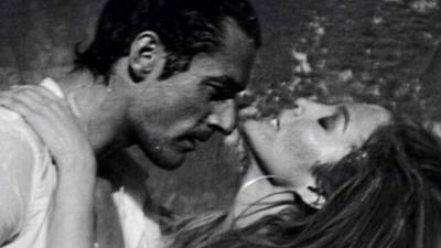 El modelo británico David Gandy junto a Jennifer López.