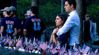 Pese a que cientos de familiares estaban presentes en la ceremonia, algunos de los allegados de las víctimas no pudieron acceder al acto por las fuertes medidas de seguridad.