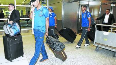 Luis Fernando Suárez, Carlo Costly, Mario Martínez y Donis Escober a su arribo.