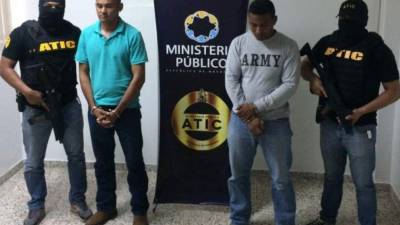 Según investigaciones de la ATIC, el 3 de octubre de 2015 Matute recibió una llamada del soldado Escobar para concretar la venta de un arma de fuego.
