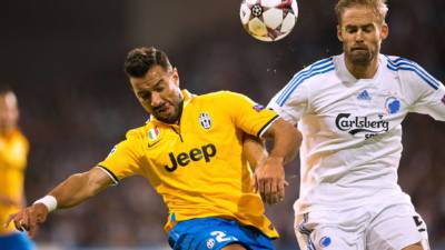 El delantero español Álvaro Morata festeja tras anotar un gol por la Juventus durante un choque en la Liga de Campeones con Malmo, el martes 14 de septiembre de 2021, en Malmo, Suecia. (Andreas Hillergren/TT News Agency vía AP)
