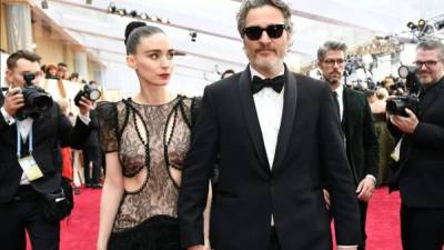 Joaquín Phoenix y Rooney Mara en la ceremonia de los premios Óscar, el pasado febrero.