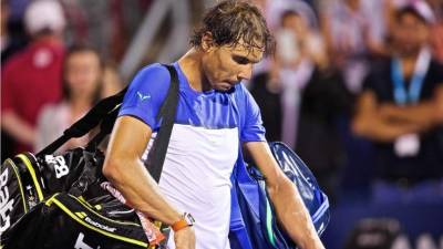 Spain's Rafael Nadal celebrates with the Mousquetaires Cup (The Musketeers) during the podium ceremony after winning the men's singles final tennis match against Serbia's Novak Djokovic at the Philippe Chatrier court, on Day 15 of The Roland Garros 2020 French Open tennis tournament in Paris on October 11, 2020. (Photo by MARTIN BUREAU / AFP)