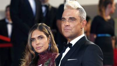 La pareja de artistas Ayda Field y Robbie Williams