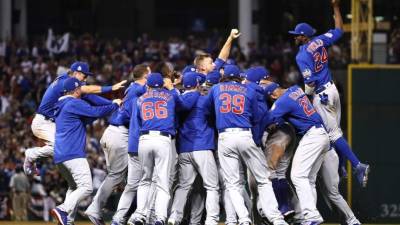Los jugadores de los Cachorros de Chicago celebrando la victoria que los convierte en campeones de la Serie Mundial de Béisbol. Foto AFP