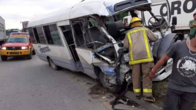 El accidente dejó como resultado tres personas heridas.