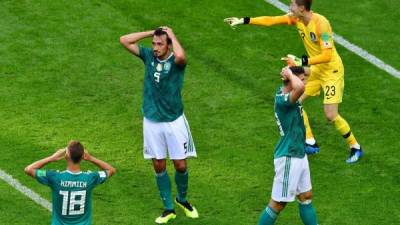 Los jugadores de Alemania se lamentan tras perder una ocasión ante Corea del Sur. Foto AFP