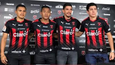 Róger Rojas, Luis Garrido, José Salvatierra y Cristopher Meneses luciendo la camiseta de Alajuelense. Foto cortesía diario La Nación
