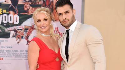 Britney Spears junto a Sam Asghari.