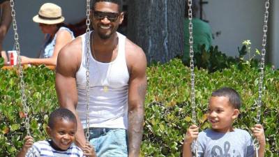 El cantante y actor junto a sus hijos.