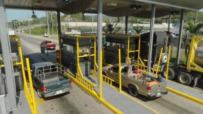 El sistema funciona por medio de cámaras y señal electrónica a un chip en el vehículo.