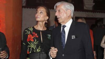 Isabel Preysler con el escritor Mario Vargas Llosa.