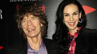 La hermana de Scott, Jan Shane, expresó su molestia por las fotos que fueron reveladas hace unos días del cantante con su nueva pareja.