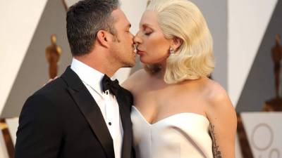 Taylor Kinney y la cantante Lady Gaga