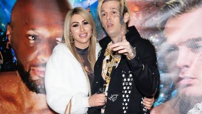 Melanie Martin llora la muerte de su expareja Aaron Carter.