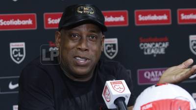 Hernán Medford compareció en rueda de prensa tras caer ante la máquina.