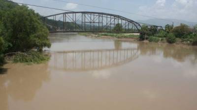 Las lluvias en el occidente han aumentado el caudal del río Ulúa.