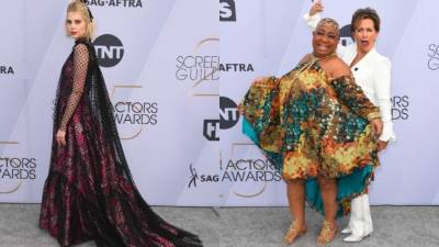 Estas estrellas no acertaron a la hora de elegir su atuendo para desfilar por la alfombra de la gala de los premios del Sindicato de Actores de Hollywood, celebrados este domingo 27 de enero.