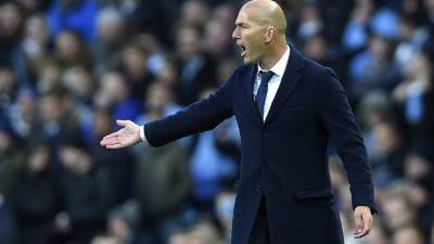 Zidane dando indicaciones en el Etihad. Foto EFE.
