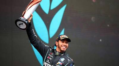 Lewis Hamilton tras ganar su séptimo mundial de Fórmula 1. Foto AFP