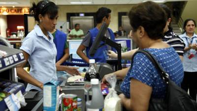 Los consumidores aprovechan las promociones.