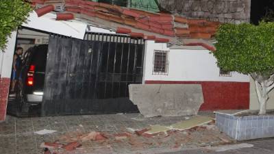 En El Salvador se contabilizan varios daños en infraestructura tras el fuerte sismo.