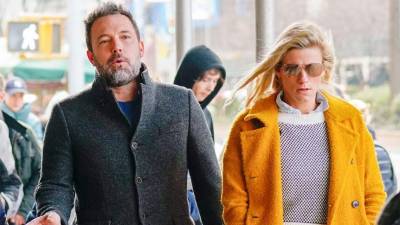 Ben Affleck junto a su novia Lindsay Shookus. Foto: Agencias.