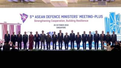 Foto de familia de los ministros de Defensa de la Asociación de Naciones del Sudeste Asiático (ASEAN). EFE