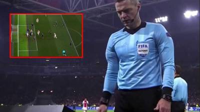 El árbitro se fue al VAR y anuló el gol de Ajax contra el Real Madrid.