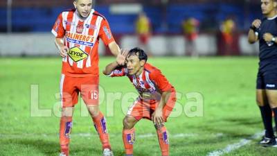 Javier Portillo le dio el empate al Vida contra el Olimpia. Foto Samuel Zelaya