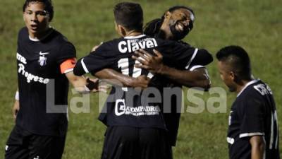 Los jugadores del Honduras Progreso celebrando uno de los goles contra el Juticalpa FC. Foto Neptalí Romero