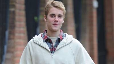 El cantante Justin Bieber desea cambiar su vida, y por ello recurre a las Sagradas Escrituras.