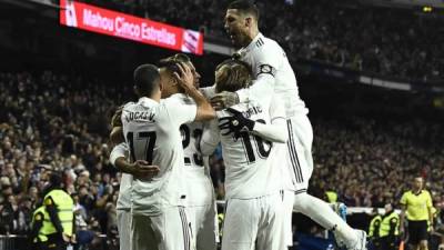 Los jugadores del Real Madrid celebrando el primer gol contra el Valencia. Foto AFP