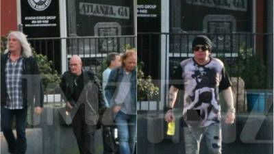 Los músicos de AC/DC tras el ensayo con Axl Rose.