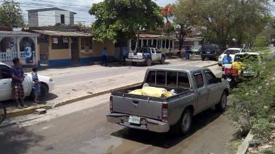 El hombre quedó en una acera del bulevar.