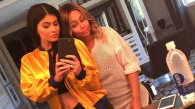 Kylie Jenner y Blac Chyna en la foto que compartieron.