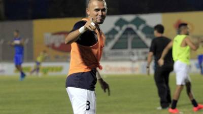 Jorge Zaldívar en el calentamiento previo al partido ante Victoria. Foto Melvin Cubas