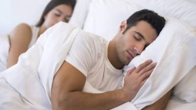 Los hombres que tienen problemas para dormir, tendrán problemas para dejar embarazada a su esposa.