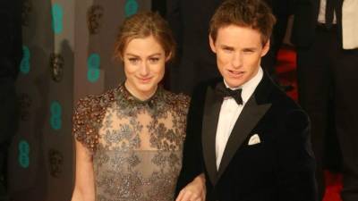 Eddie Redmayne junto a sus amada esposaHannah Bagshawe.