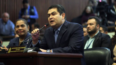 El presidente electo de Honduras, Juan Orlando Hernández, en una breve comparecencia en el Congreso Nacional de Honduras.