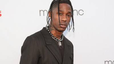 El rapero Travis Scott es pareja de la famosa empresaria Kylie Jenner.