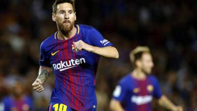 Lionel Messi brilló y marcó un triplete para llevar al Barcelona a la victoria sobre el Espanyol. Foto EFE