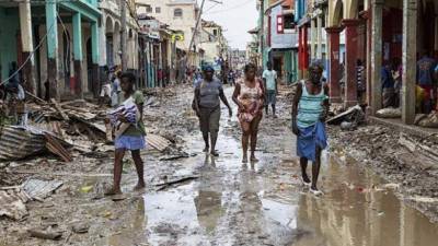 Cientos de miles de personas luchan por sobrevivir en un país acostumbrado a la miseria.