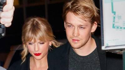 Taylor Swift y Joe Alwyn en una foto de archivo.