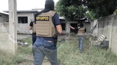 Agentes de la Dipampco durante un operativo contra organizaciones delictivas.